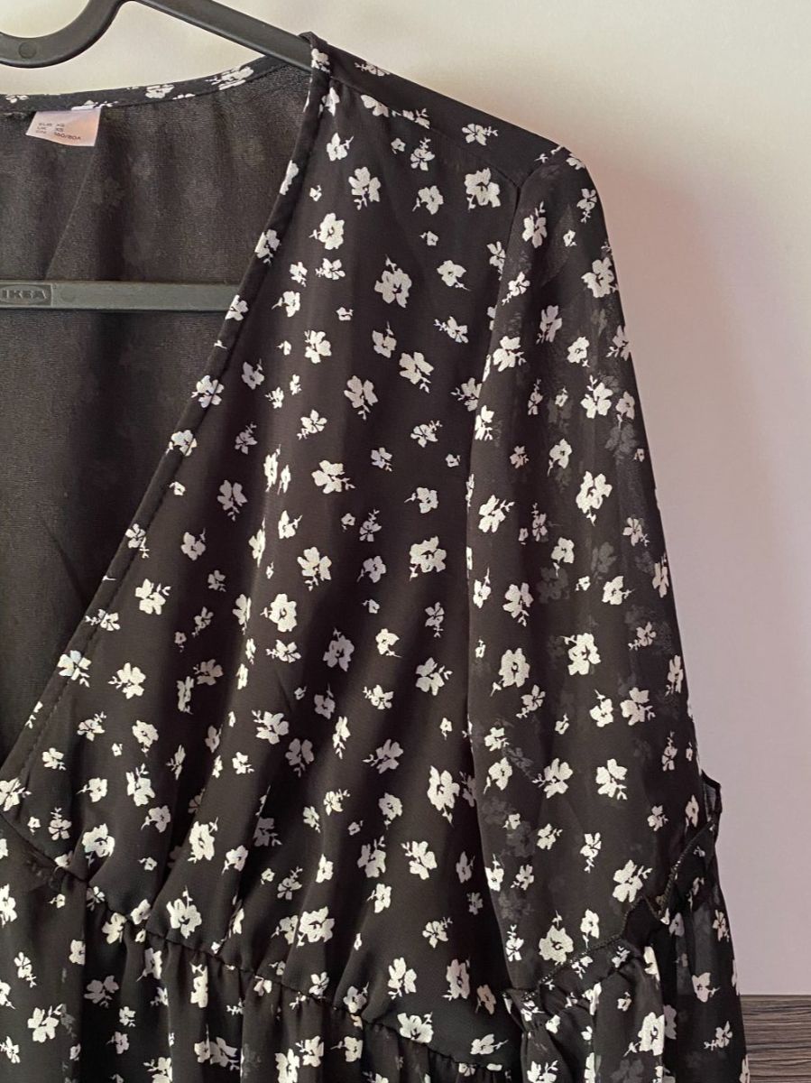 H&M Kleider: Robe fleurie noire - H&M – Gebraucht aus Rochefort von Audrey.Maire 1