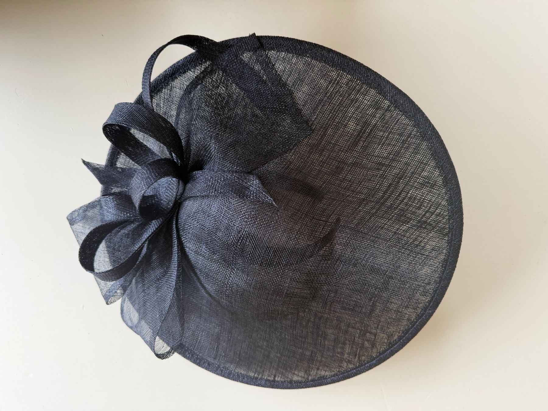 Copricapi, berretti & cappellini: Phase Eight Hut / Scheiben - Fascinator – Usato da Bern venduto da La76Be