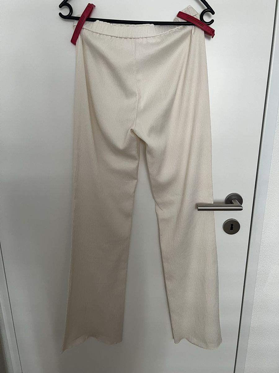 Zara Hosen: Beigefarbene, strukturierte Stoffhose mit elastischem Bund – Gebraucht aus Dietikon von Mischi2167 1