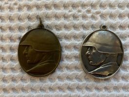 2 Anhänger, Schweizer Nationalspende, Bronze und Silber