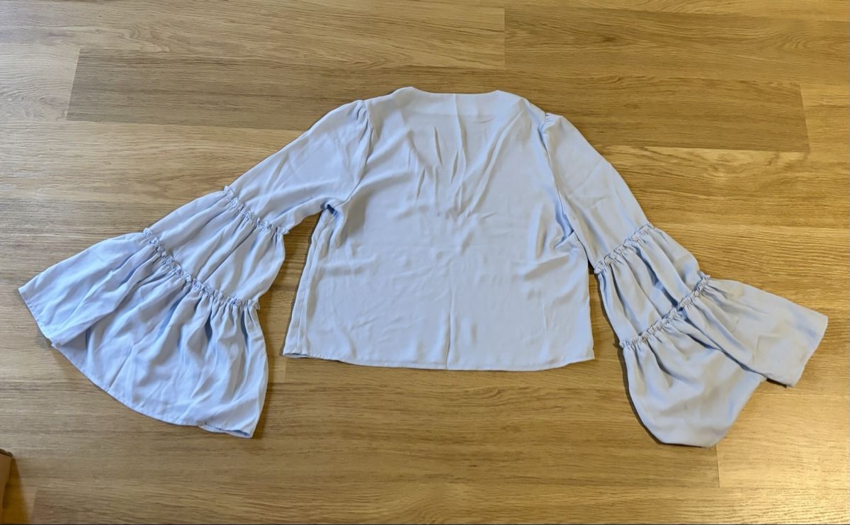 Chemisiers:  BIK BOK Bluse mit Glockenärmeln  – D'occasion à Baden par Tiffany6878 4