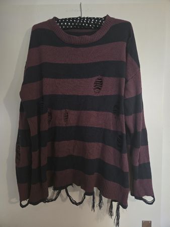 Cooler Gestreifter Gothic-Pullover mit Löchern, 40/42