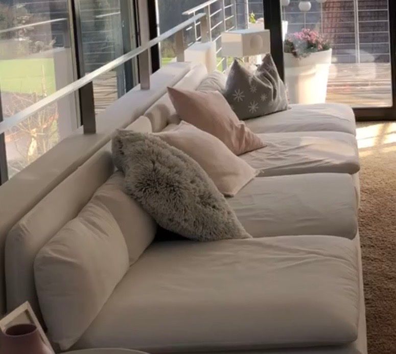 Divani: Wunderschönes Sofa in einem feinen rosa Bastellton – Usato da Nenzlingen venduto da Aliza1 2
