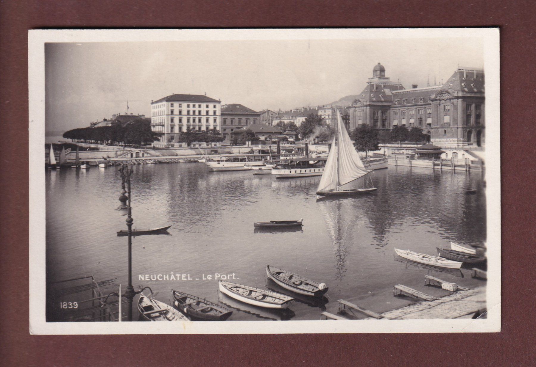 Cartoline postali: NEUCHÂTEL - Le Port - 1928 – Usato da Pully venduto da nicecards