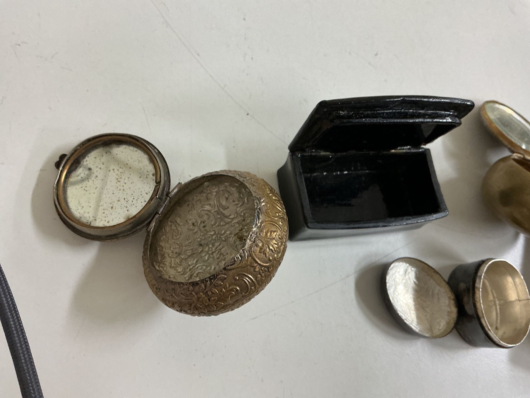 Tutte le decorazioni: Lot kleine Dosen div. Materialien – Usato da Bern venduto da vielerart 6