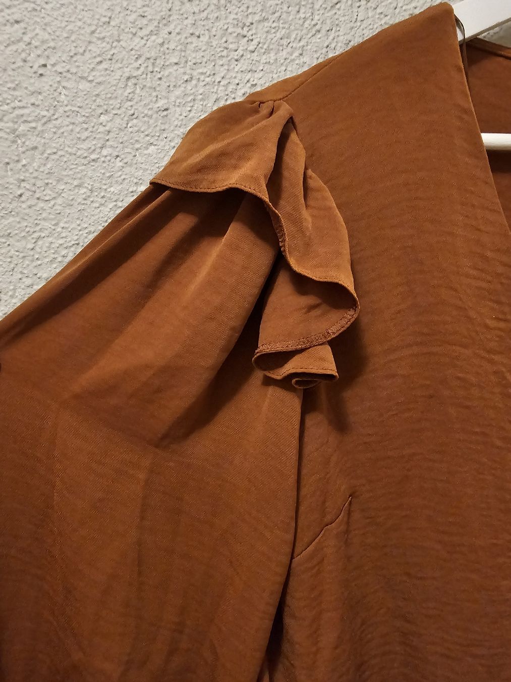 C&A Blusen: C&A Bluse Cognacbraun Gr. 42 mit Rüschen-Details – Neu (gemäss Beschreibung) aus Bern von Oscarella 3