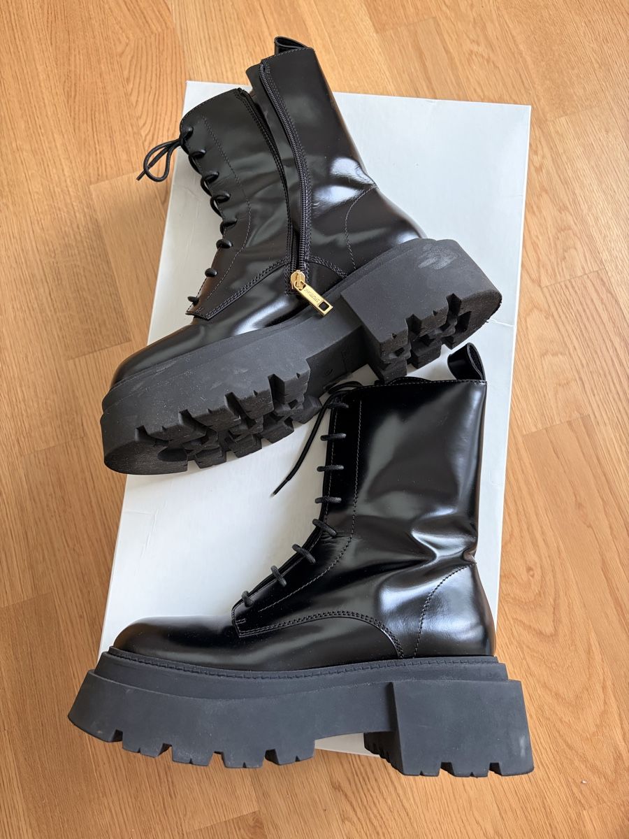 Max Mara Scarpe da donna: Boots black size 39 platform lug sole excellent condition – Usato da Zug venduto da gia_jk27 1