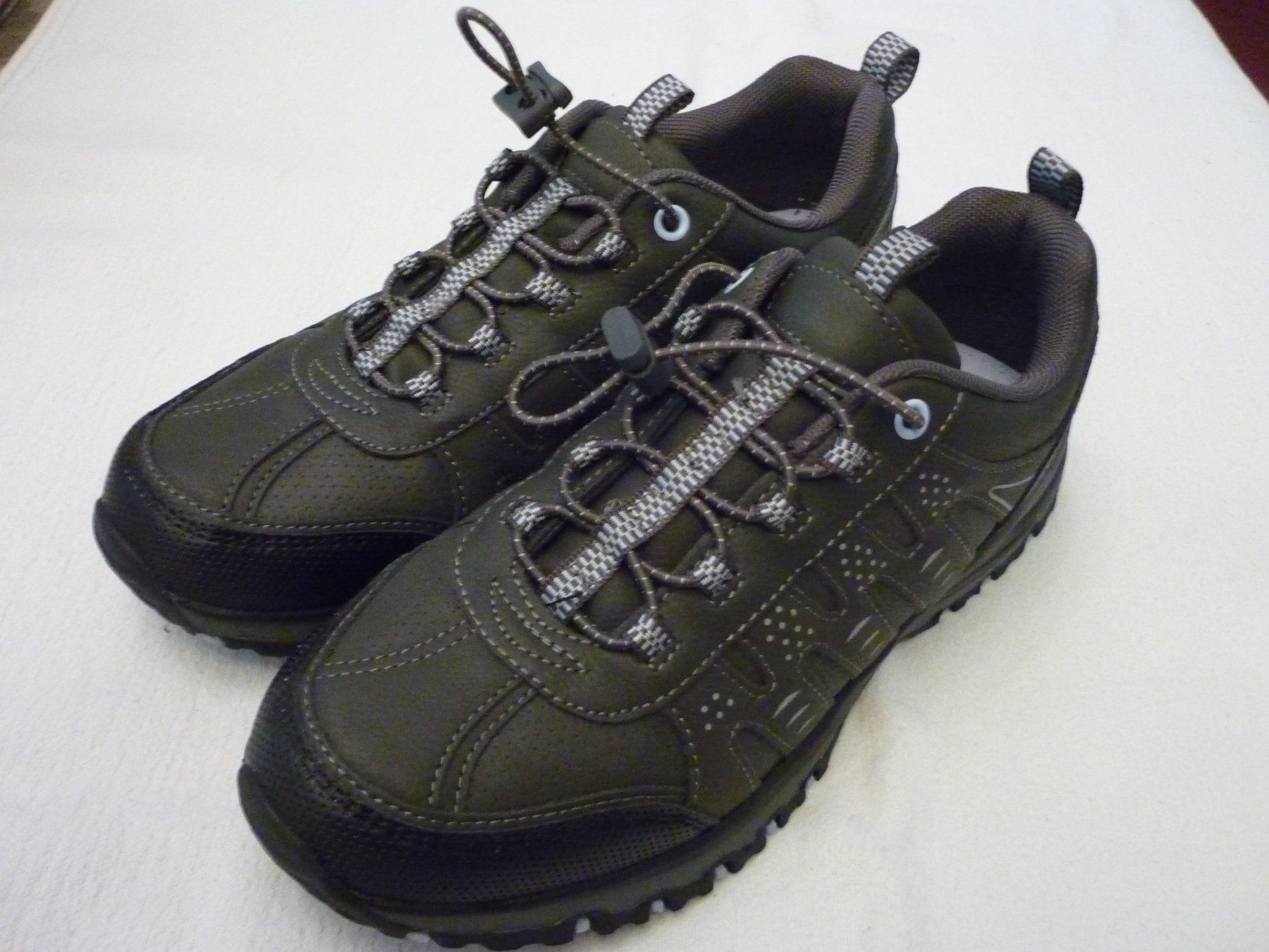 Scarpe da donna: Laufschuhe – Nuovo (secondo la descrizione) da Vaduz venduto da red94angel