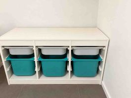Ikea Regal weiss mit Aufbewahrungsboxen neuwertig