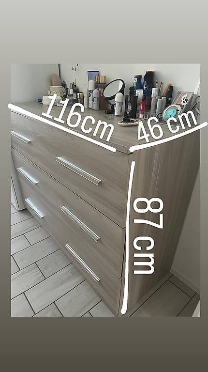 Letti: Letto matrimoniale 160x200, 2 comodini, 1 comò e 1 specchio  – Usato da Agno venduto da ayceidil