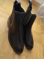 Stylish Black Leather Chelsea Boots - Size 41 - EUC!