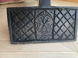 Altes Gusseisen Waffeleisen mit Wappen