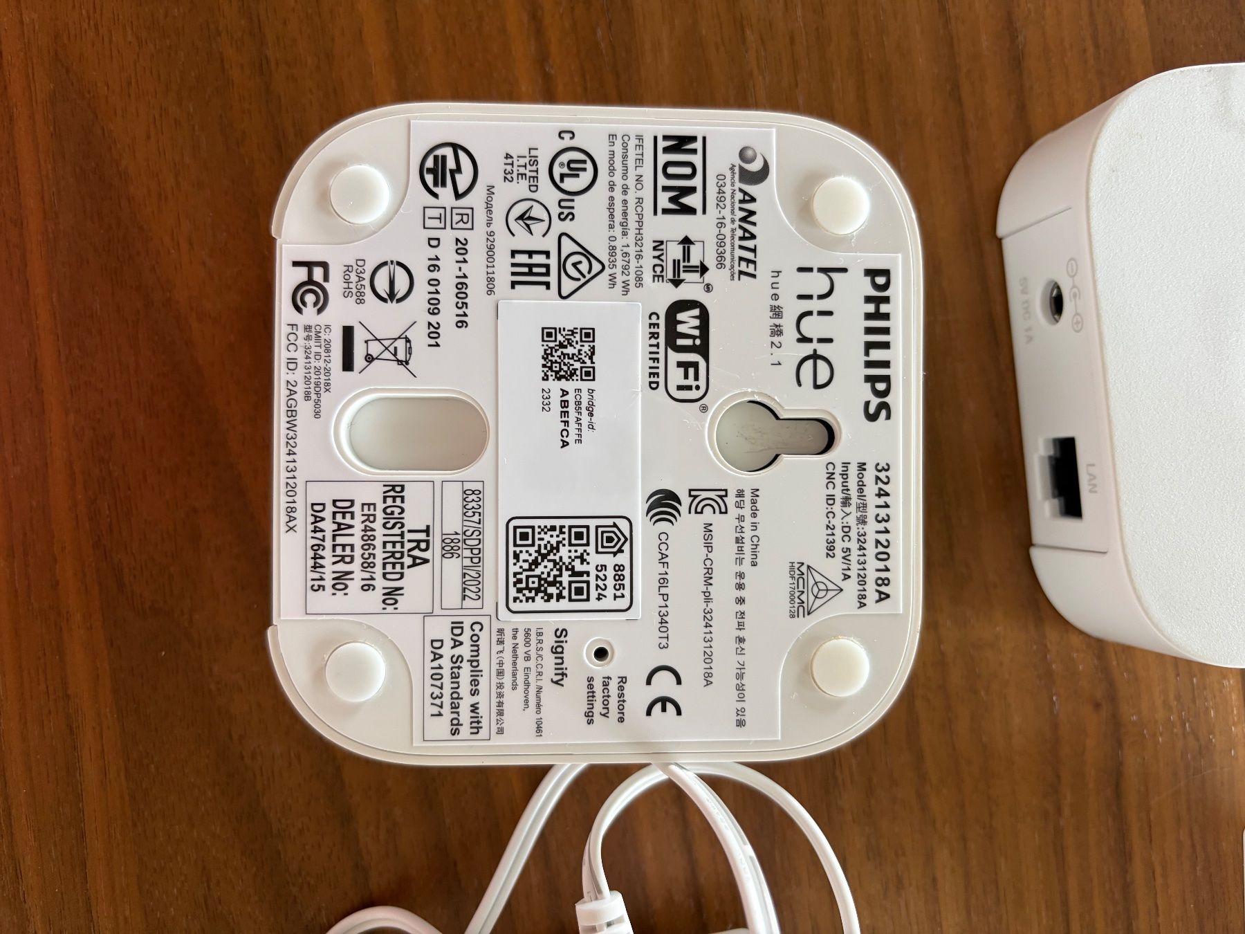 Philips Hub & Switch: HUE Bridge -2 Stk. Super Zustand – Usato da Gümligen venduto da patrick127 2