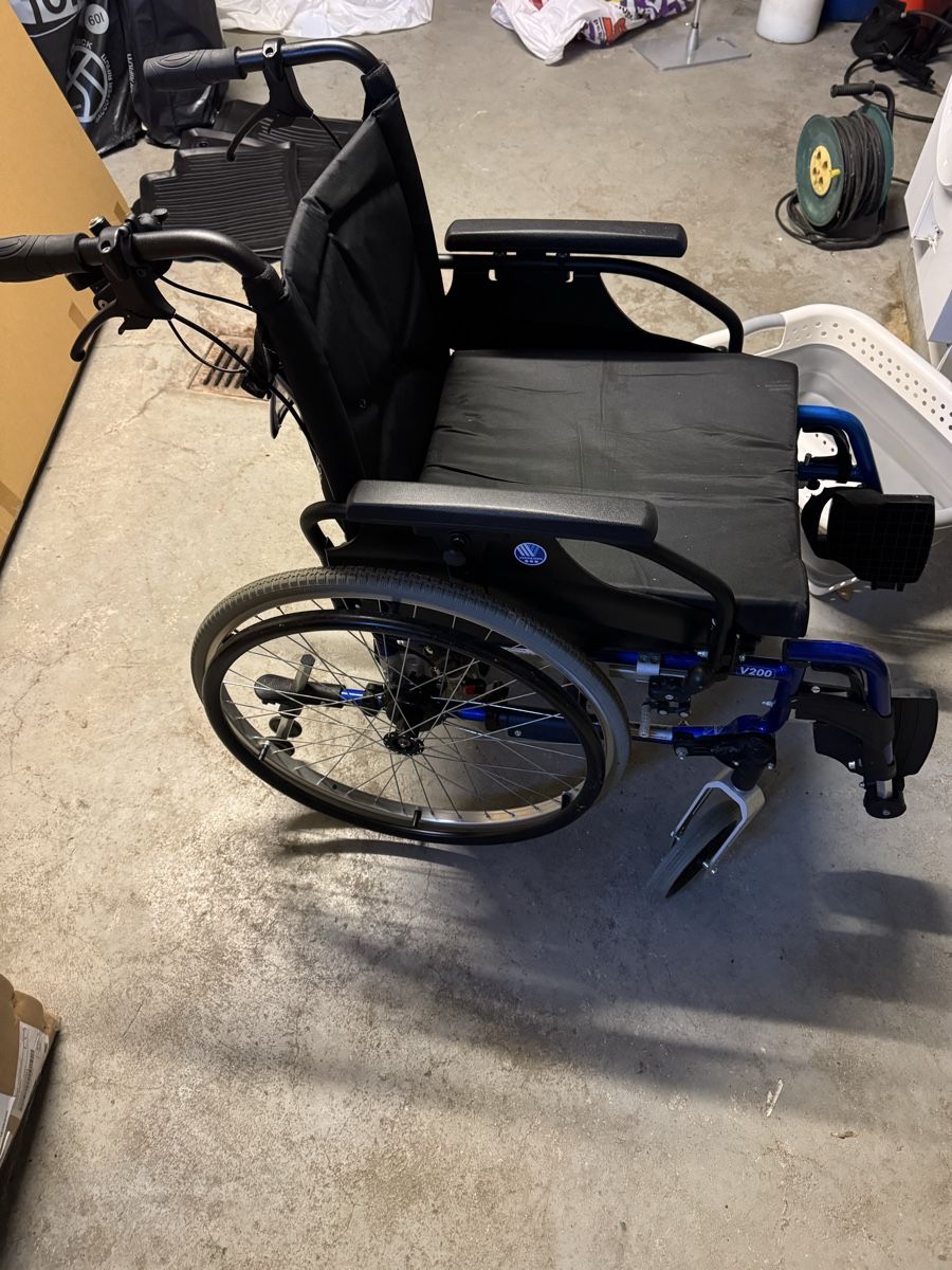 Sedie a rotelle: Rollstuhl Vermeiren D200V – Usato da Mels venduto da gun_9r5w 2