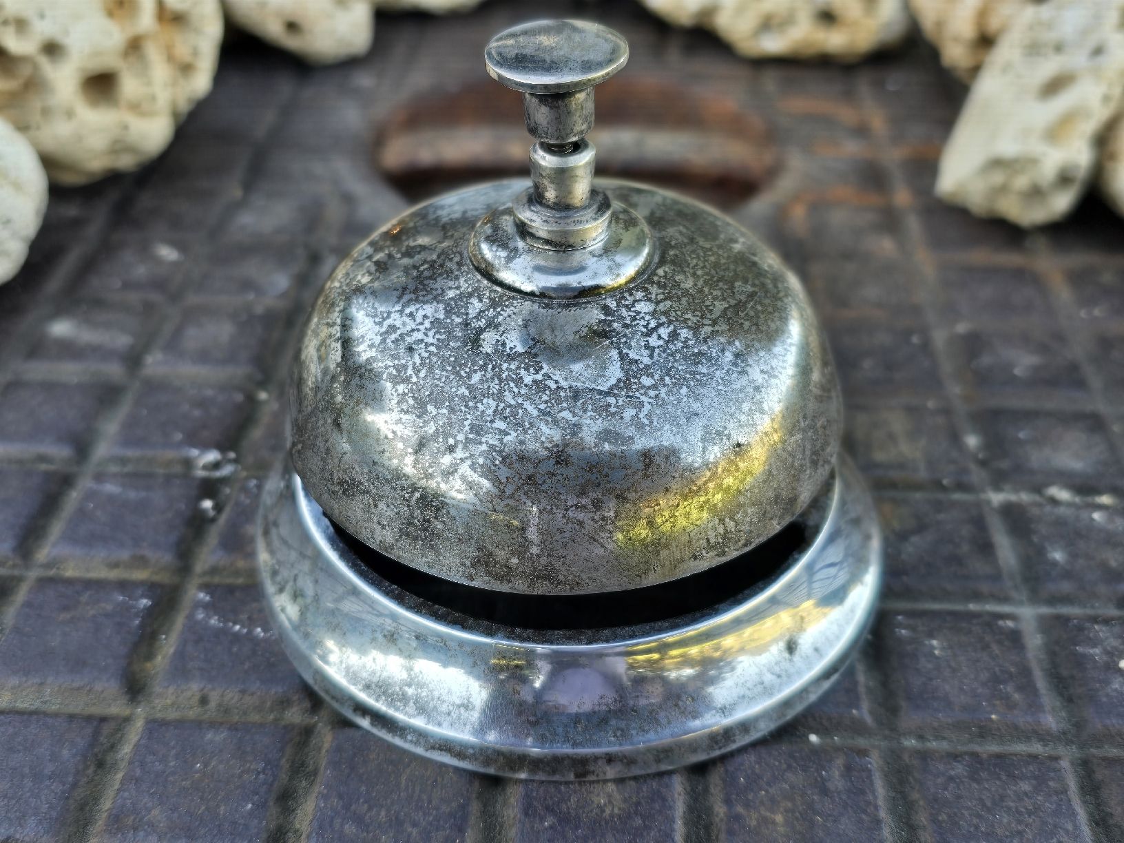 Wecker: Versilberte Tischglocke – Gebraucht aus Walkringen von Vanuca 3