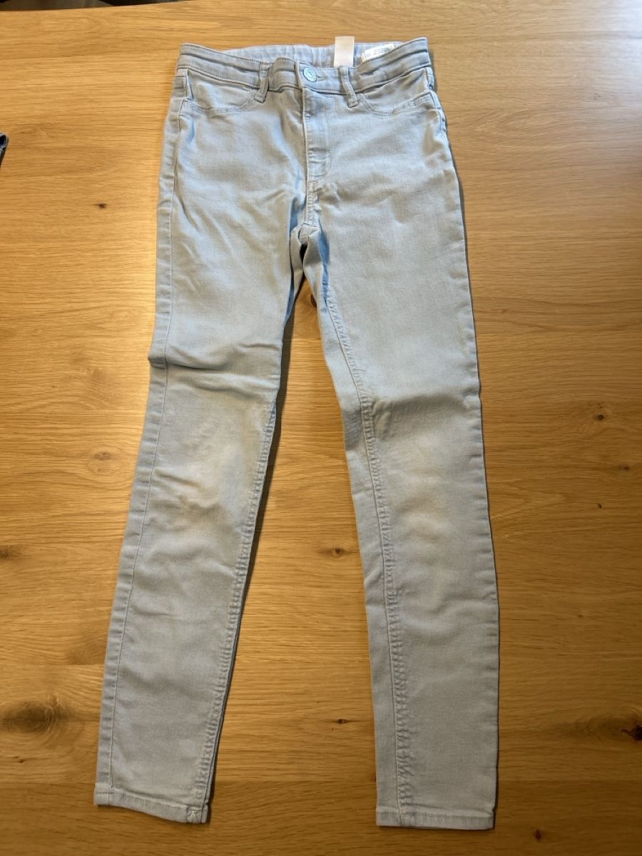 Pantaloni: Jeans und Jeansjacke Grösse 140 Mädchen  – Usato da Mels venduto da Muscledbabe 2