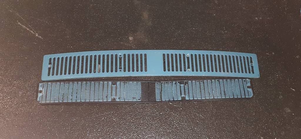 Tutti pezzi di ricambio auto: Frontgitter VW T2 – Usato da Bäriswil BE venduto da aki_77w9