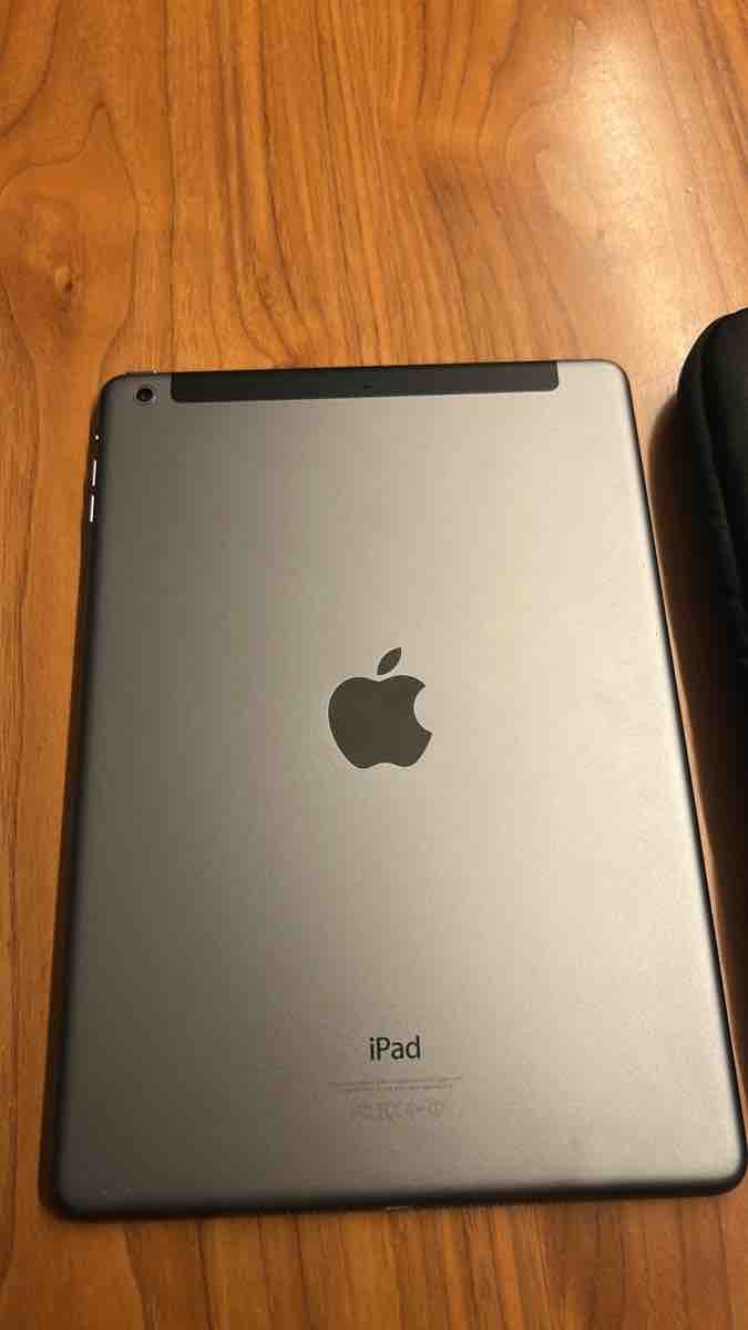 Apple Tablet PC: Apple iPad Mini Tablet inklusive passender Schutztasche – Usato da Zollikofen venduto da Freed1 1