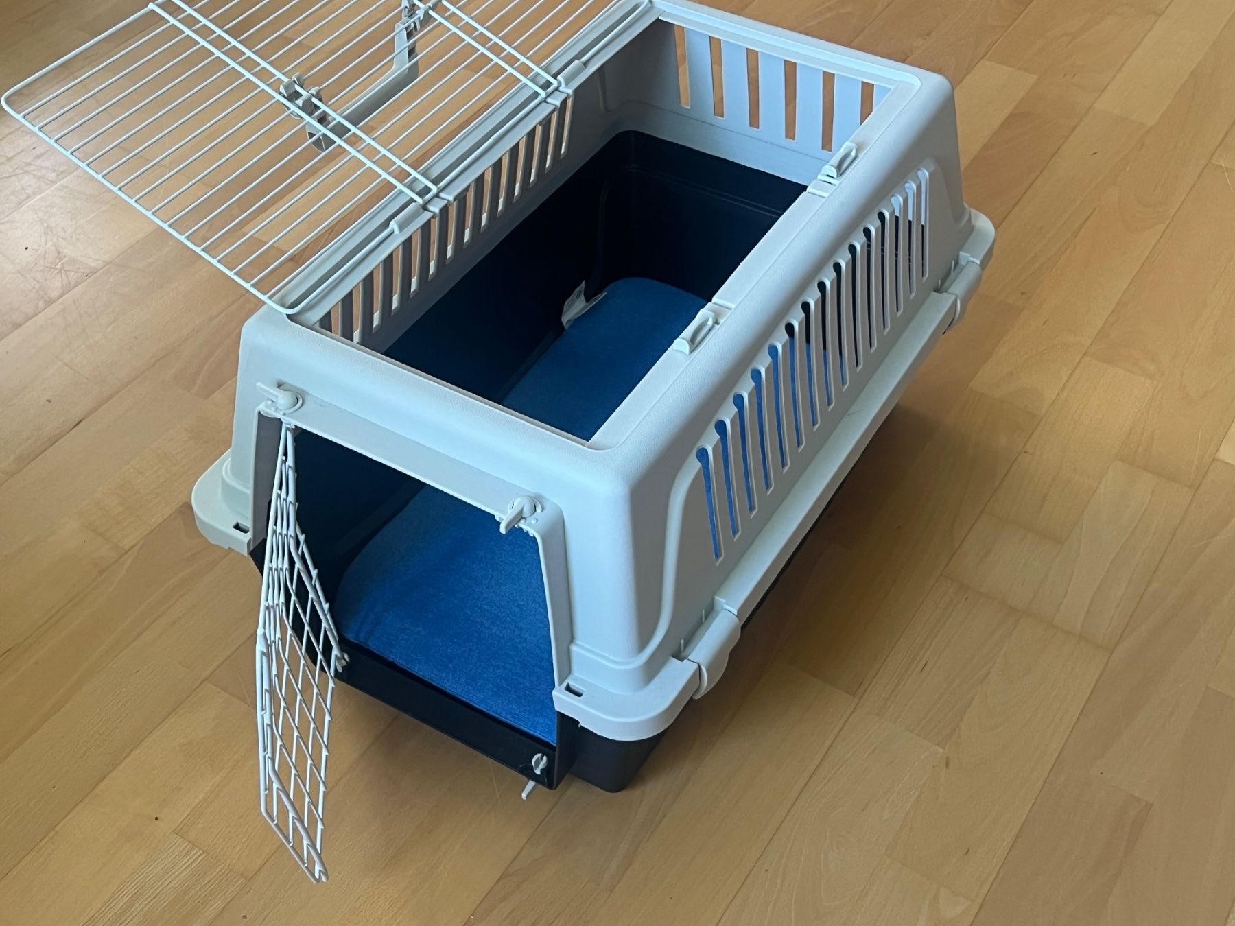 Liege- & Schlafplätze: Transportbox für Katzen oder kleine Hunde – Gebraucht aus Zürich von flow_8004