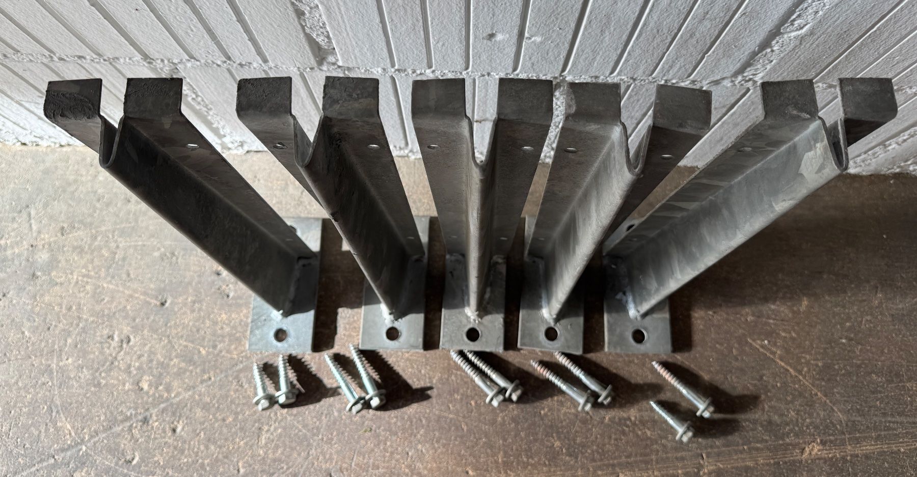 Scaffali: 5 Metall Konsolen – Usato da Schaffhausen venduto da ROCAMECANICA