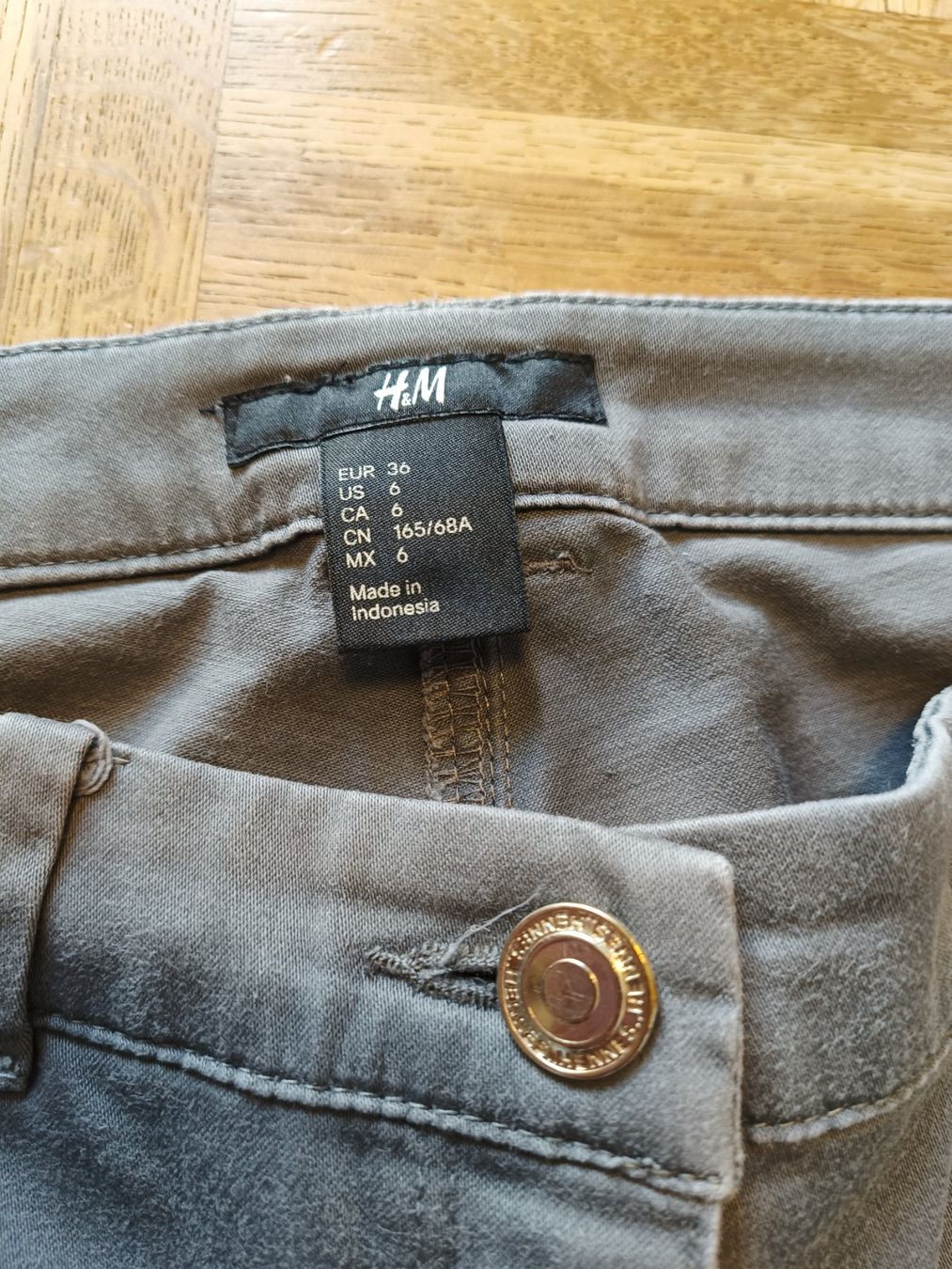 H&M Hosen: H&M Damen Hose Gr 36 grau 98% Baumwolle 2% Elastan – Gebraucht aus Oberhofen Thun'see von cri_6md2 1