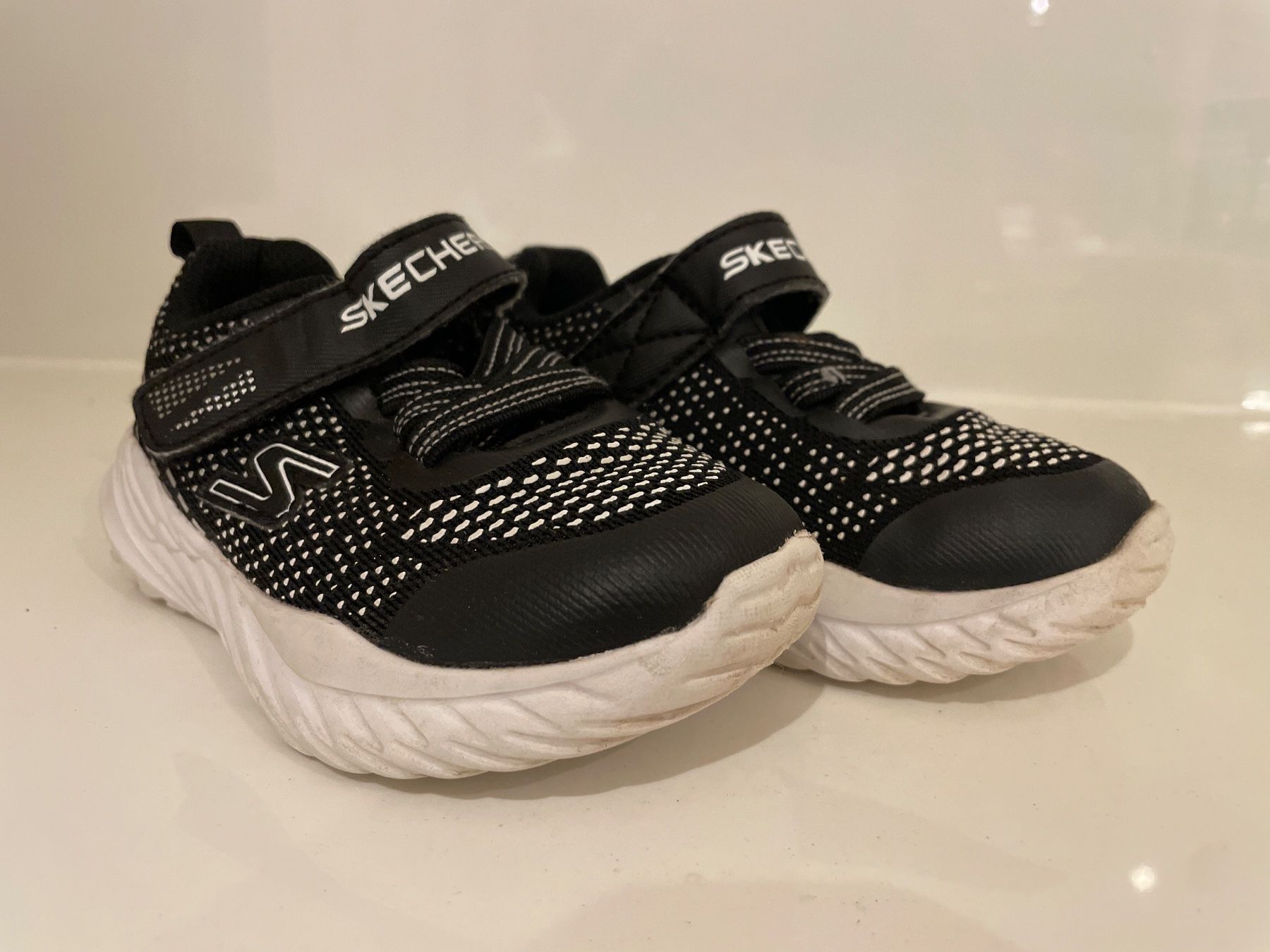 Scarpe per ragazzi: SKETCHERS Sneaker Gr. 23 – Usato da Frasnacht venduto da GracyStore