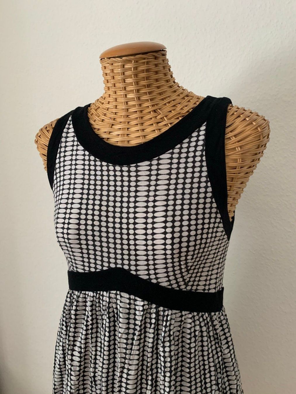 Mango Kleider: MANGO - Kleid schwarz-weiss S – Gebraucht aus Zürich von Diazaio 1