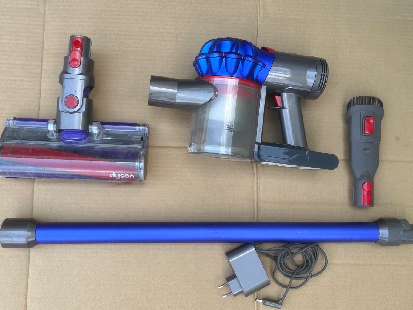 Dyson Staubsauger & Zubehör: Dyson v7 Handstaubsauger – Gebraucht aus Magden von Hornet2 2