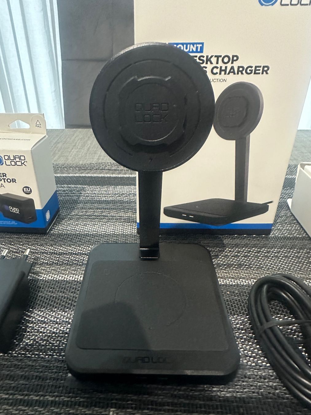 Quad Lock Caricabatterie: Quad Lock Dual Desktop Charger inkl. Power Adaptor – Usato da Gossau (ZH) venduto da DSCapeta