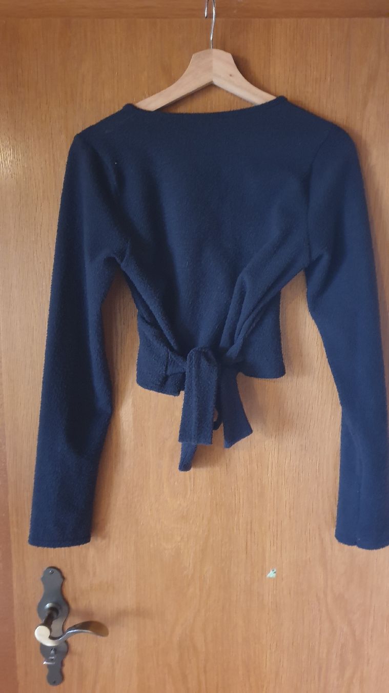 Maglioni & Felpe: Schwarzer Wickelpulli Grösse 38 Missguided – Usato da Gränichen venduto da mic_x2zf 3
