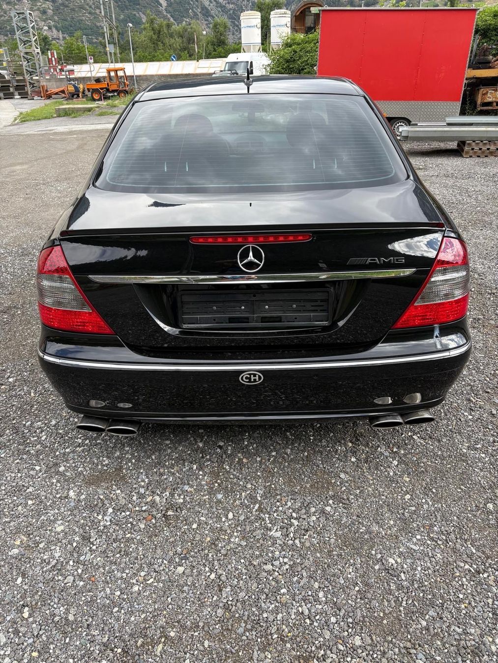 Mercedes-Benz Automobili: Schwarzer Mercedes-Benz E 280 – Usato da Visp venduto da mbb_xs75 4