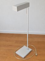 Stehleuchte Metall silber schlichtes Design gebraucht