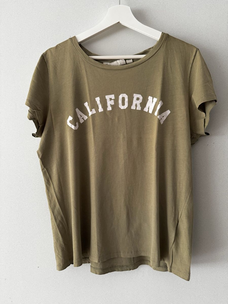 H&M T-Shirts: T-Shirt California – Gebraucht aus Luzern von Leaaa