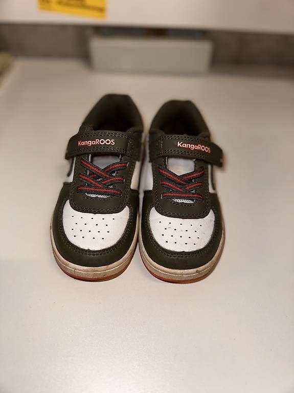 Scarpe per ragazzi: Sneaker Gr. 26 – Usato da Oberbuchsiten venduto da Biene-26