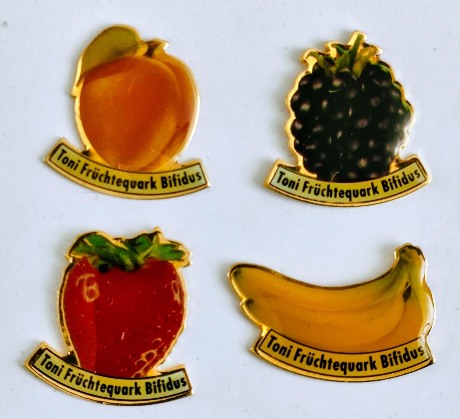 Plaquettes & Badges: 4 Pins Toni Früchtequark Bifidus – D'occasion à Pfäffikon ZH par Colacity
