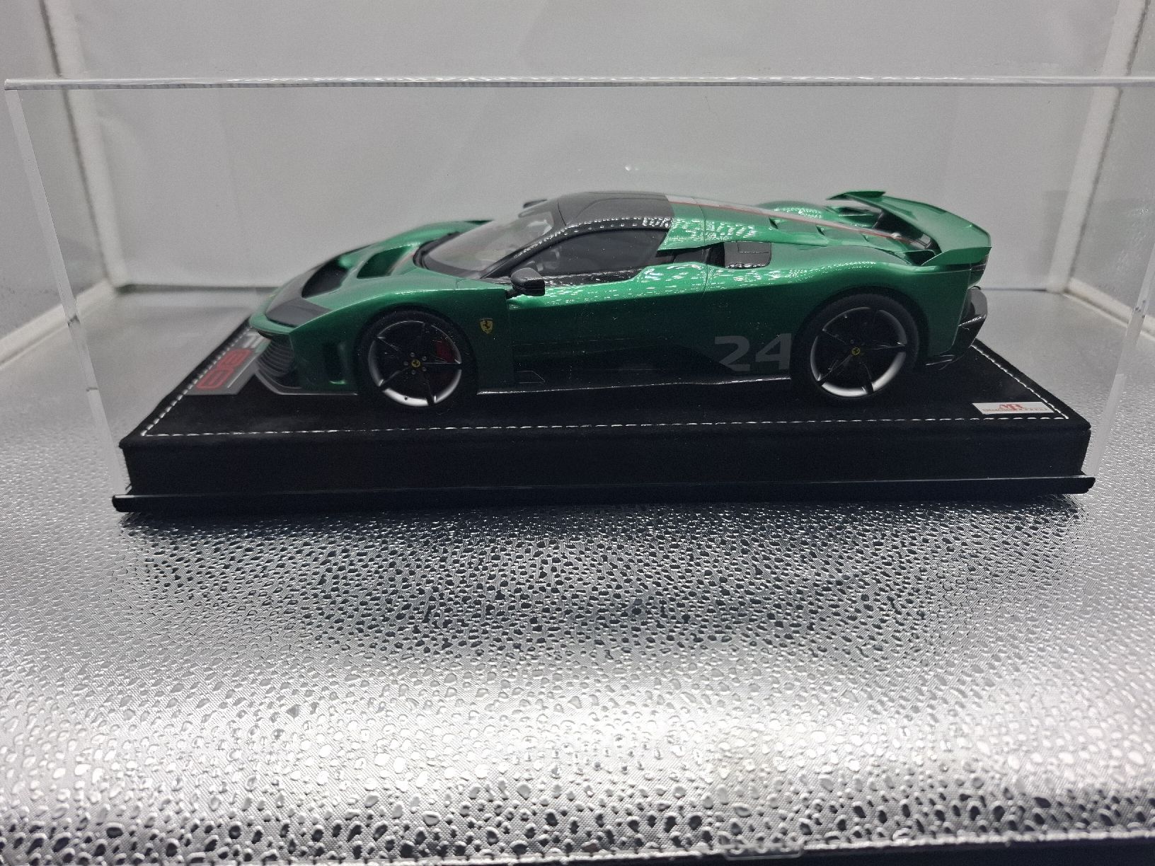 Ferrari Modellini d'auto: MR Ferrari F80 1:18 – Nuovo e nell'imballaggio originale da Gipf-Oberfrick venduto da Edii45