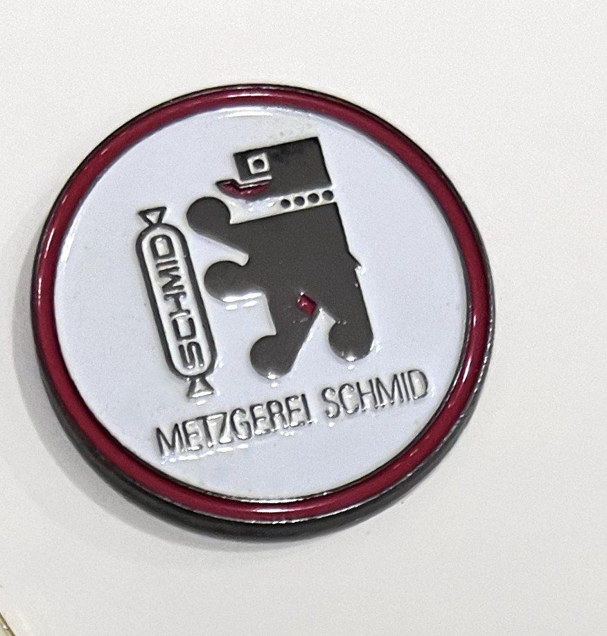 Placchette & Badge: Pin Metzgerei Schmid – Usato da Kriens venduto da TSCH1