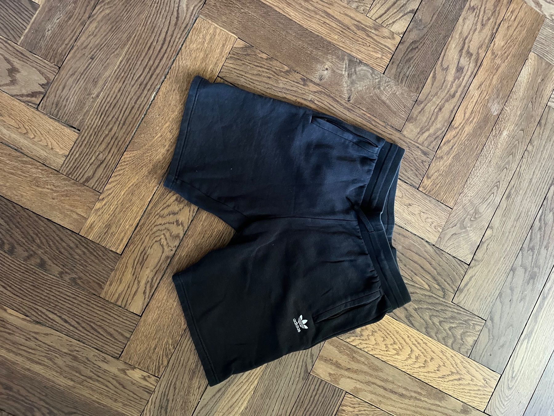 Adidas Pantalons: Adidas Shorts – D'occasion à Langnau i. E. par Nurifree