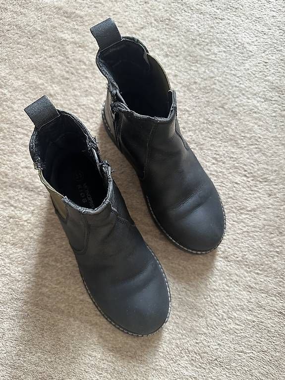 Scarpe per ragazzi: Trois paires de chaussures pointure 32/33 – Usato da Lausanne venduto da aoc1972 3