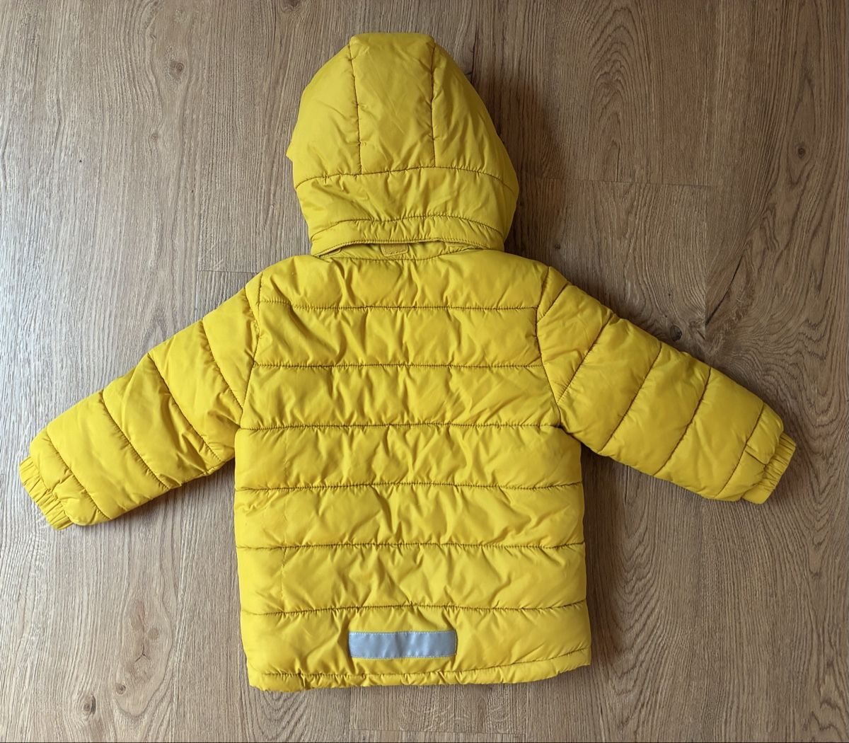 H&M Vestes & Manteaux: Winterjacke Grösse 98 – D'occasion à Witterswil par Livee 1