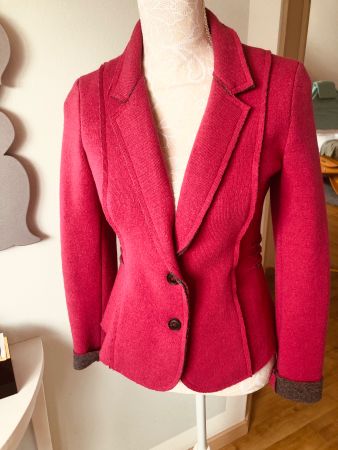 Schöner Damenblazer in beere Farbe, Grösse S, Top Zustand!