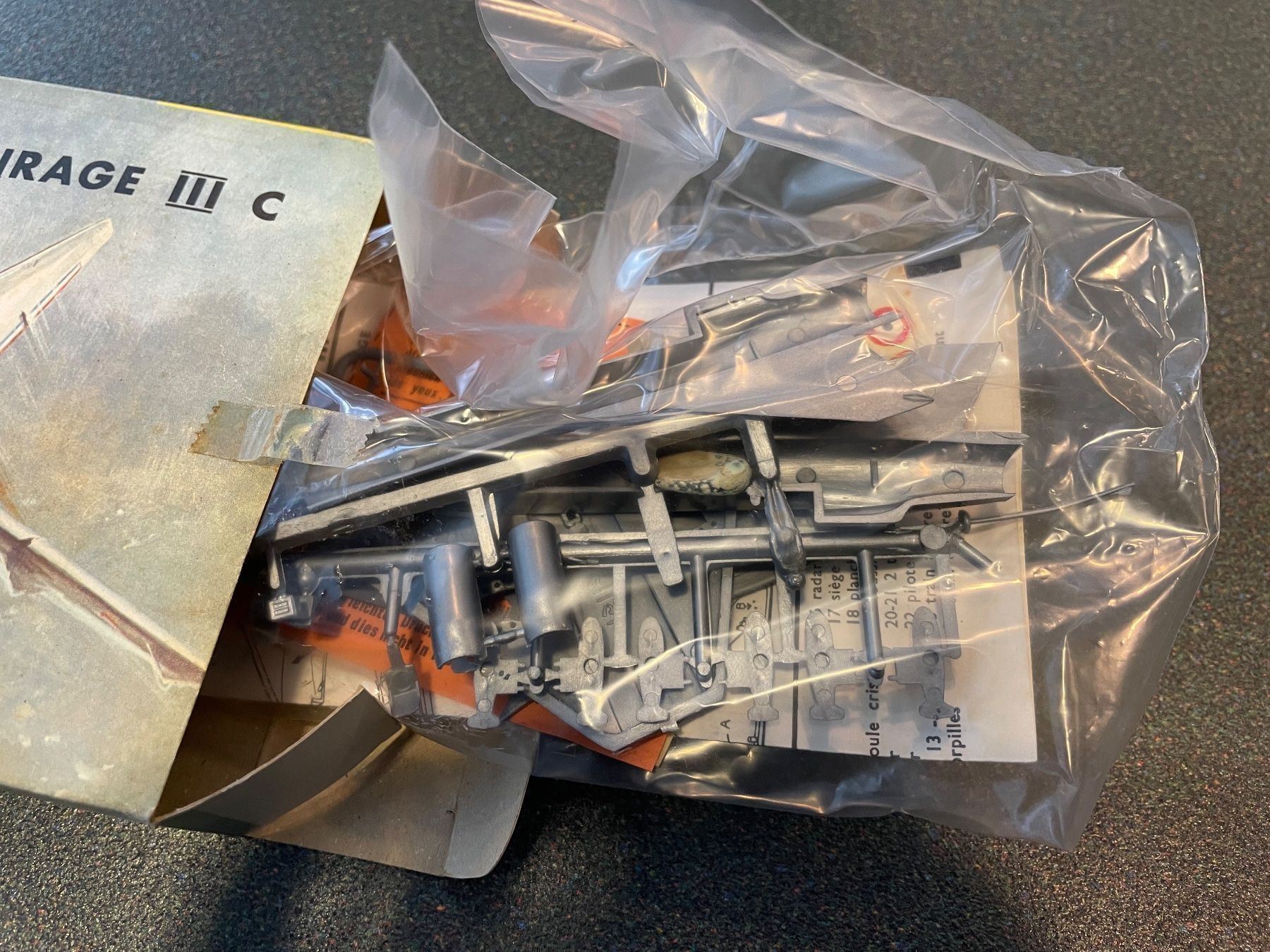 Kit di modellismo & Modellini statici: Heller 1:100 Mirage lllC 001 – Usato da Chiasso venduto da Carrara-Modellismo 2
