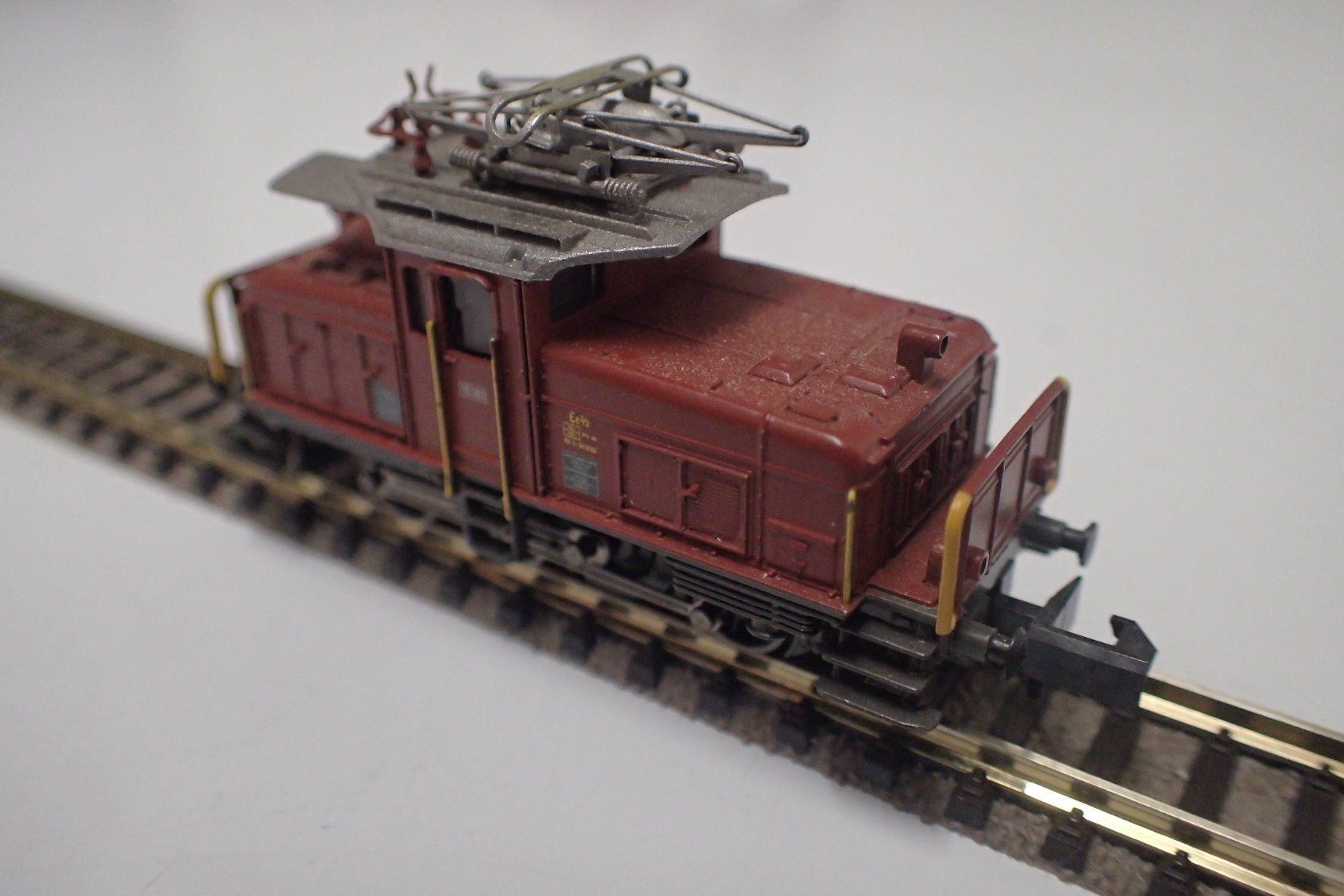 Arnold Modellini di ferrovie: N Arnold - Braune SBB Rangier E-Lok Type Ee 3/3 Nr 16381 – Usato da Lausanne venduto da Biquette6 4