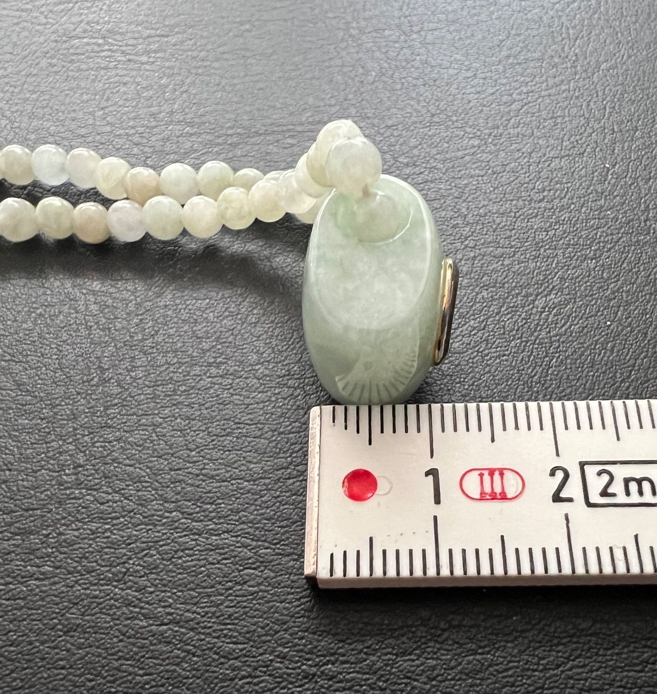 Catenine: Halskette aus Jade mit Peridot-Anhänger – Usato da Thalheim AG venduto da Cox-51 5