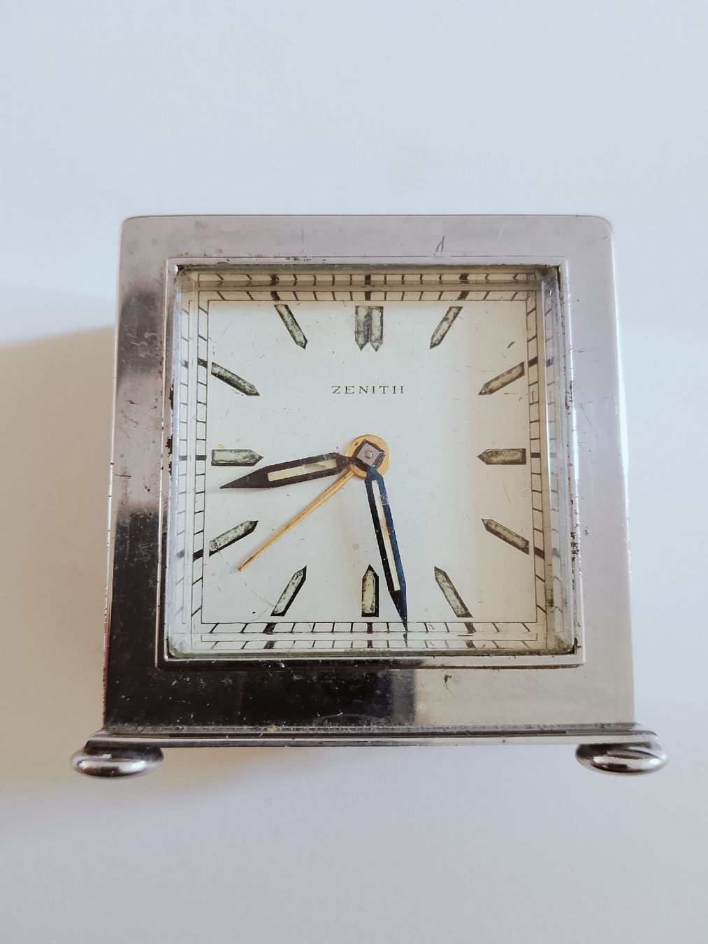 Zenith Wecker: Seltener antiker Zenith wecker – Gebraucht aus Biel/Bienne von Vintage-timearts