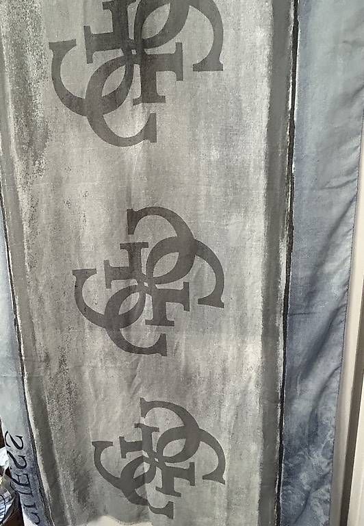 Foulards & écharpes: Guess Foulard – Neuf avec emballage d'origine à Basel par rit_l8k7 1