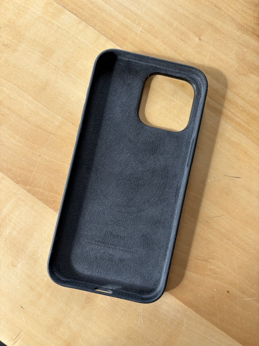 Apple Covers & Schutzfolien: iPhone 15 Pro Max cover  – Gebraucht aus Bern von EkatKhat 1
