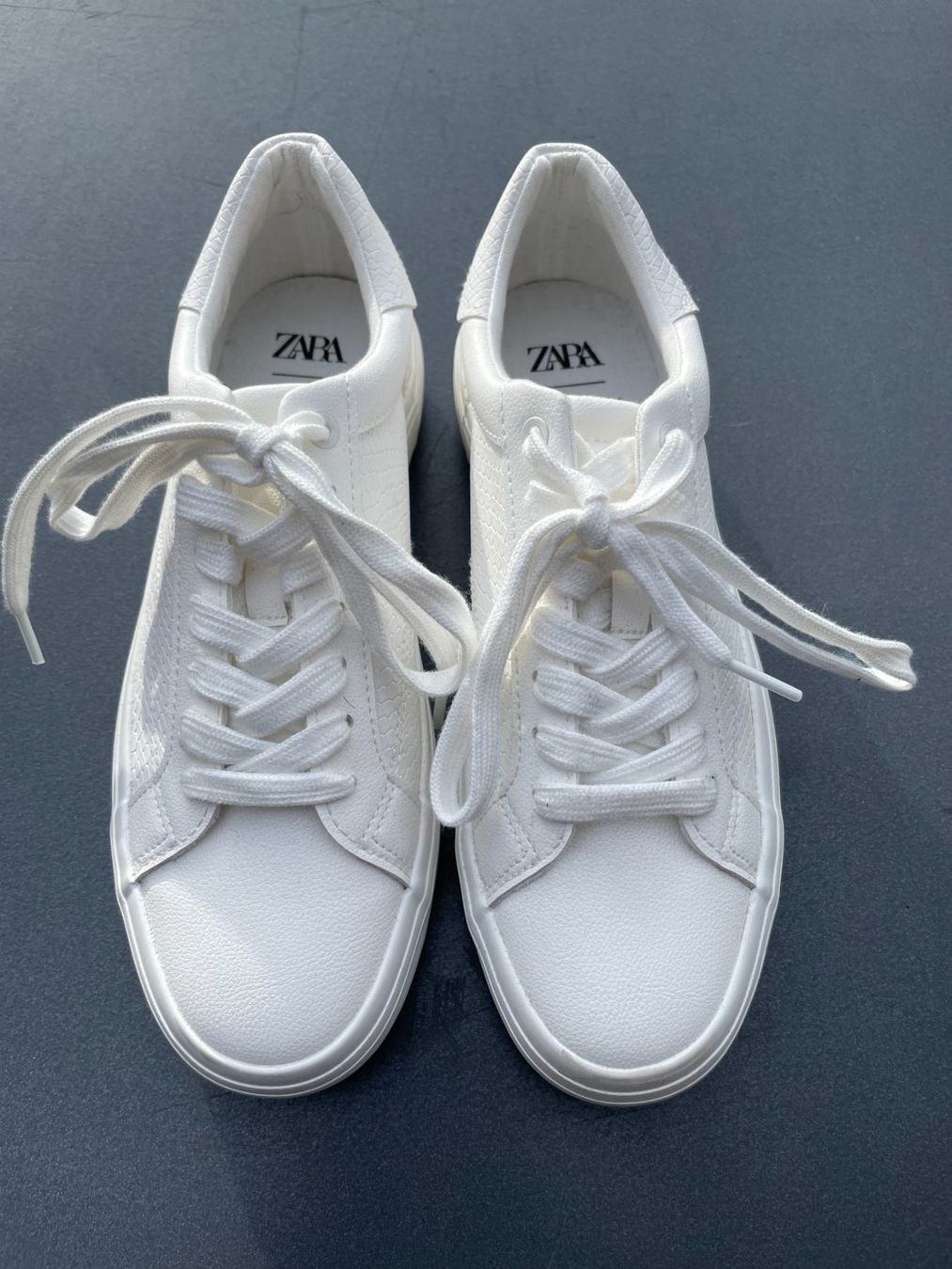 Zara Scarpe da donna: Zara Sneaker Weiss Grösse 38 – Nuovo (secondo la descrizione) da Zürich venduto da ONA-Online