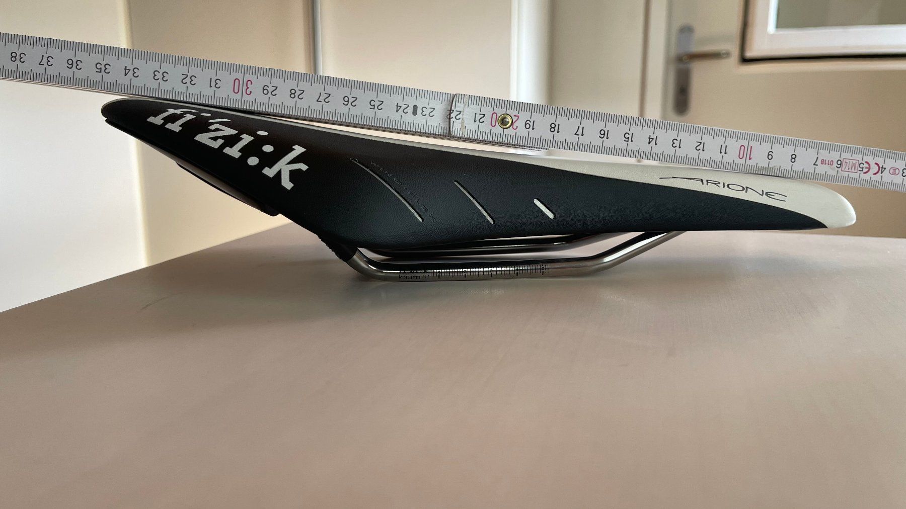 Fizik Ersatzteile: Fahrradsattel – Neu (gemäss Beschreibung) aus Luzern von geo_69lp 3