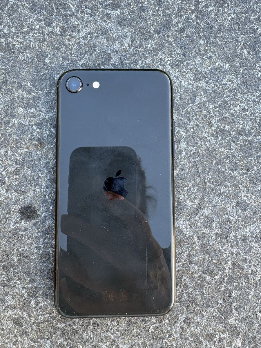 Apple Portables: Iphone SE, black, 128GB – D'occasion à Oberglatt ZH par hotess74 1